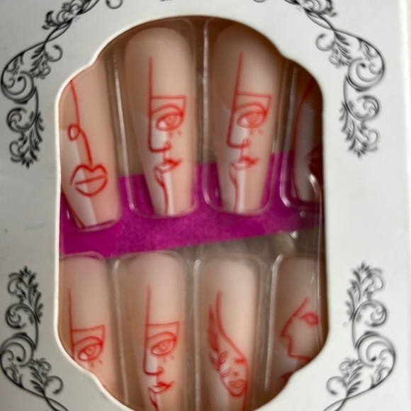 New‎ Lady Faces Press-On Nails - 24 Pieces in Red, White, and Nude Acrylic - Picture 3 of 4